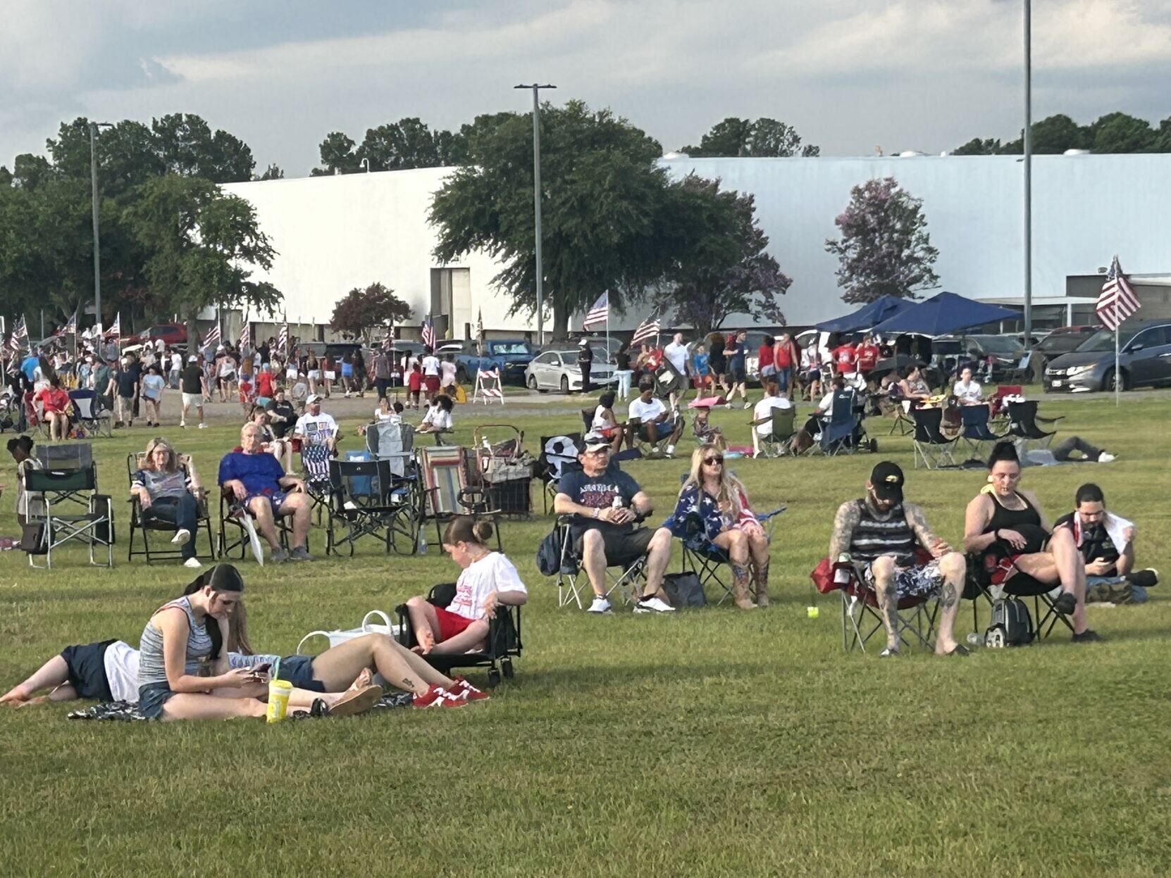 Longview crowd