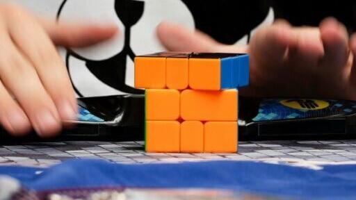 Young speedcuber Lian Yunzhi breaks the women's 3x3 average world record twice in September