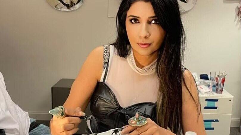Qinza Najm, featured artist.
