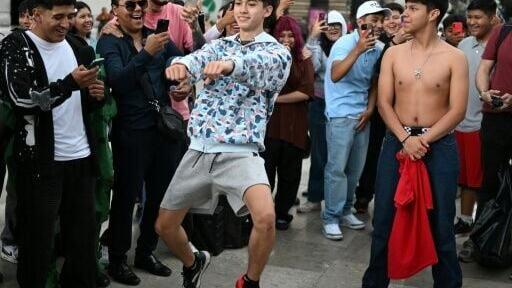A young Mexican gestures towards his opponent in an "aura battle" replete with social media memes in Mexico City on August 20, 2026