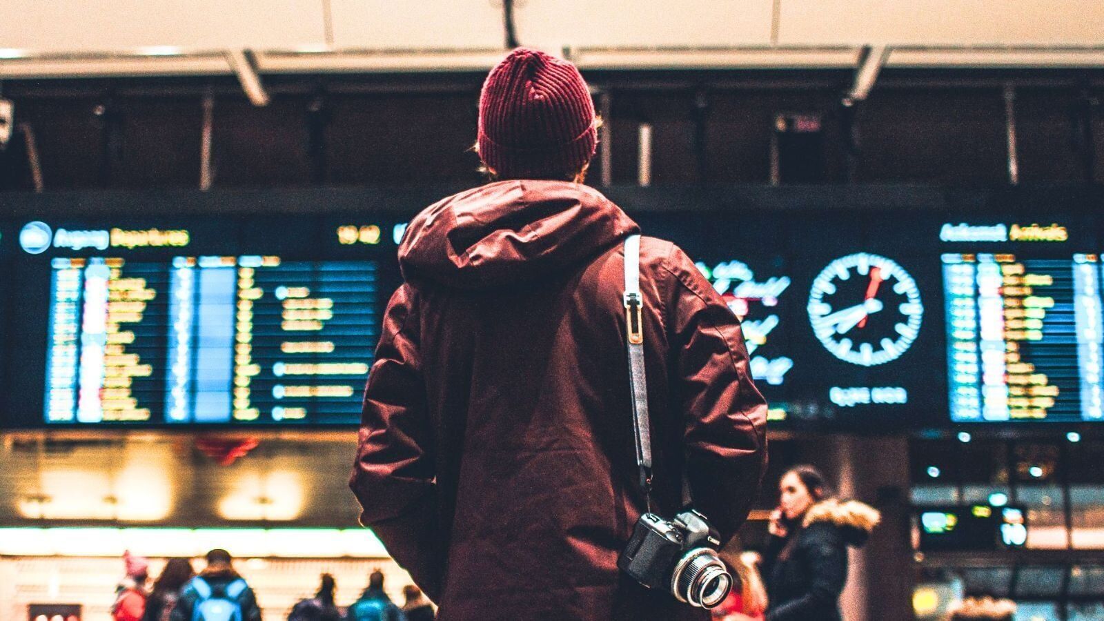 Busy airport with passenger - Unsplash