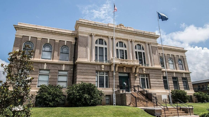 DeSoto Parish Courthouse