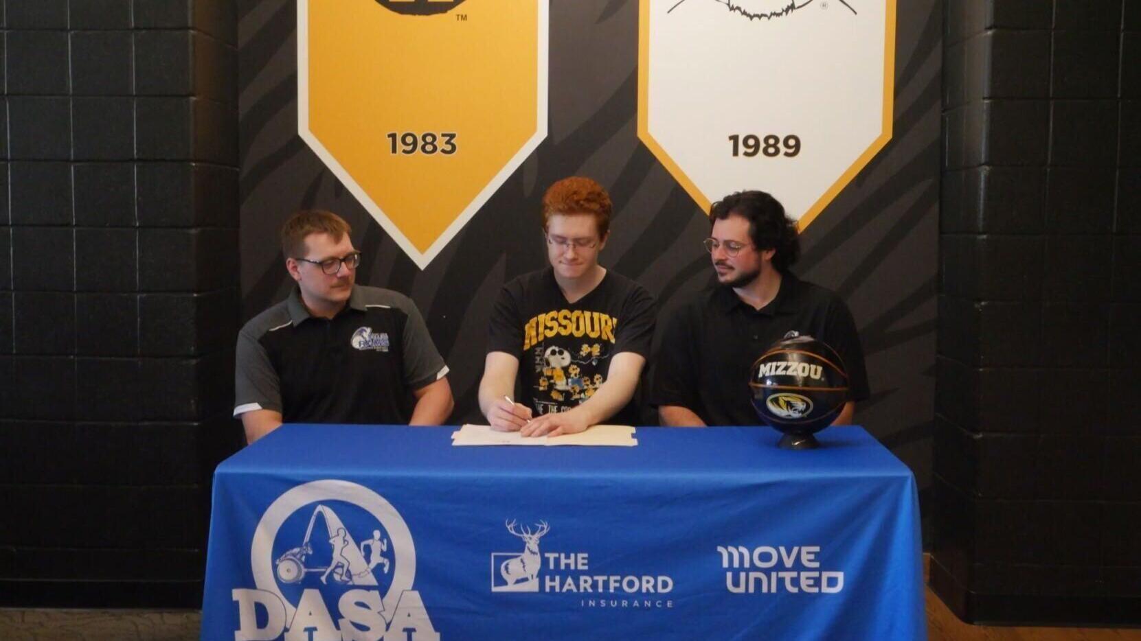 Skyler signs with Mizzou