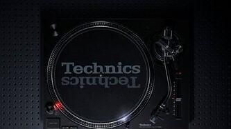 Technics SL-1200 Direct Drive Turntable