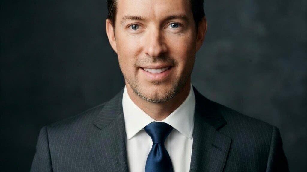 Steven Weaver headshot (PRNewsfoto/Custom Essence)