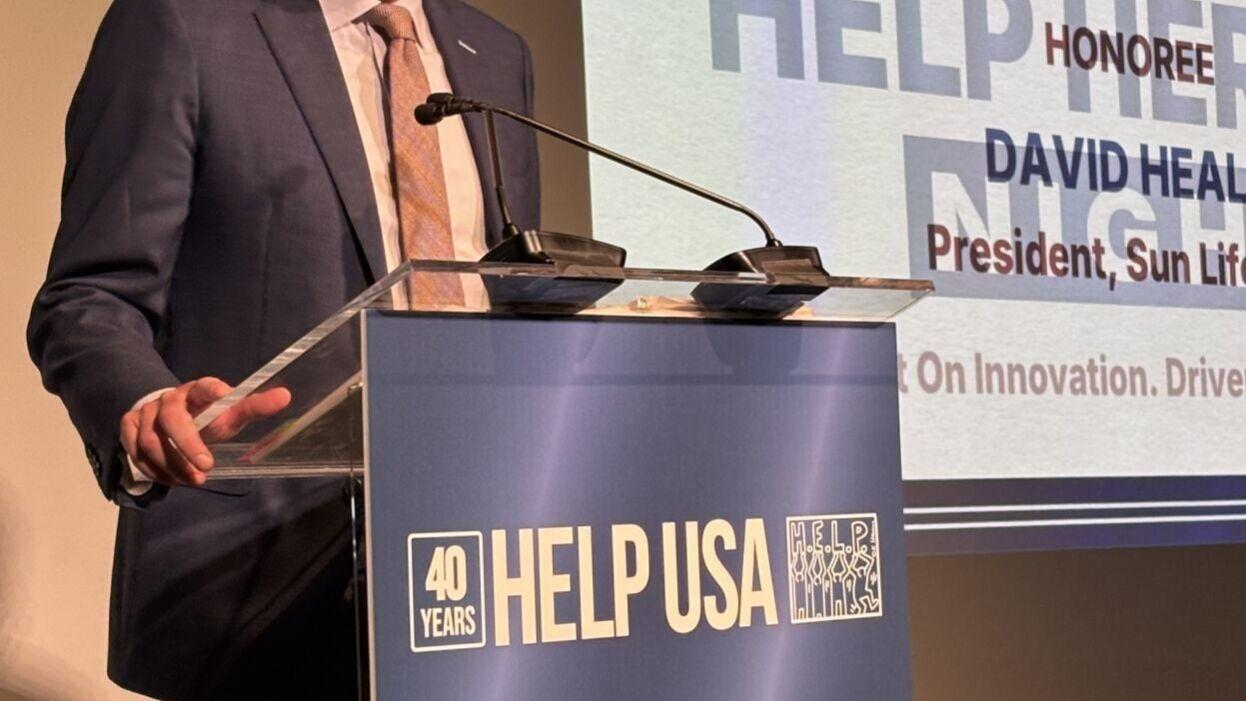 David Healy, president of Sun Life U.S., receives HELP Hero award from HELP USA, in recognition of Sun Life's leading investment in building HELP Women's Center in Brooklyn.