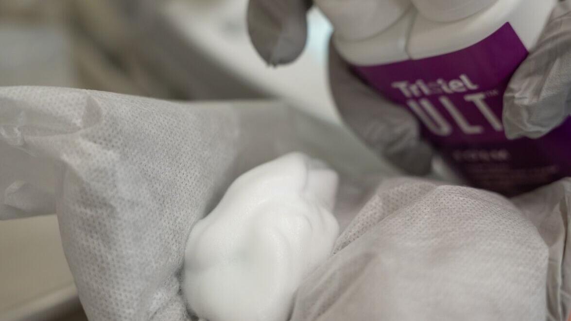 In 2 minutes, Tristel ULT eliminates bacteria, viruses, and fungi. It is compatible with more than 1200 ultrasound probes.