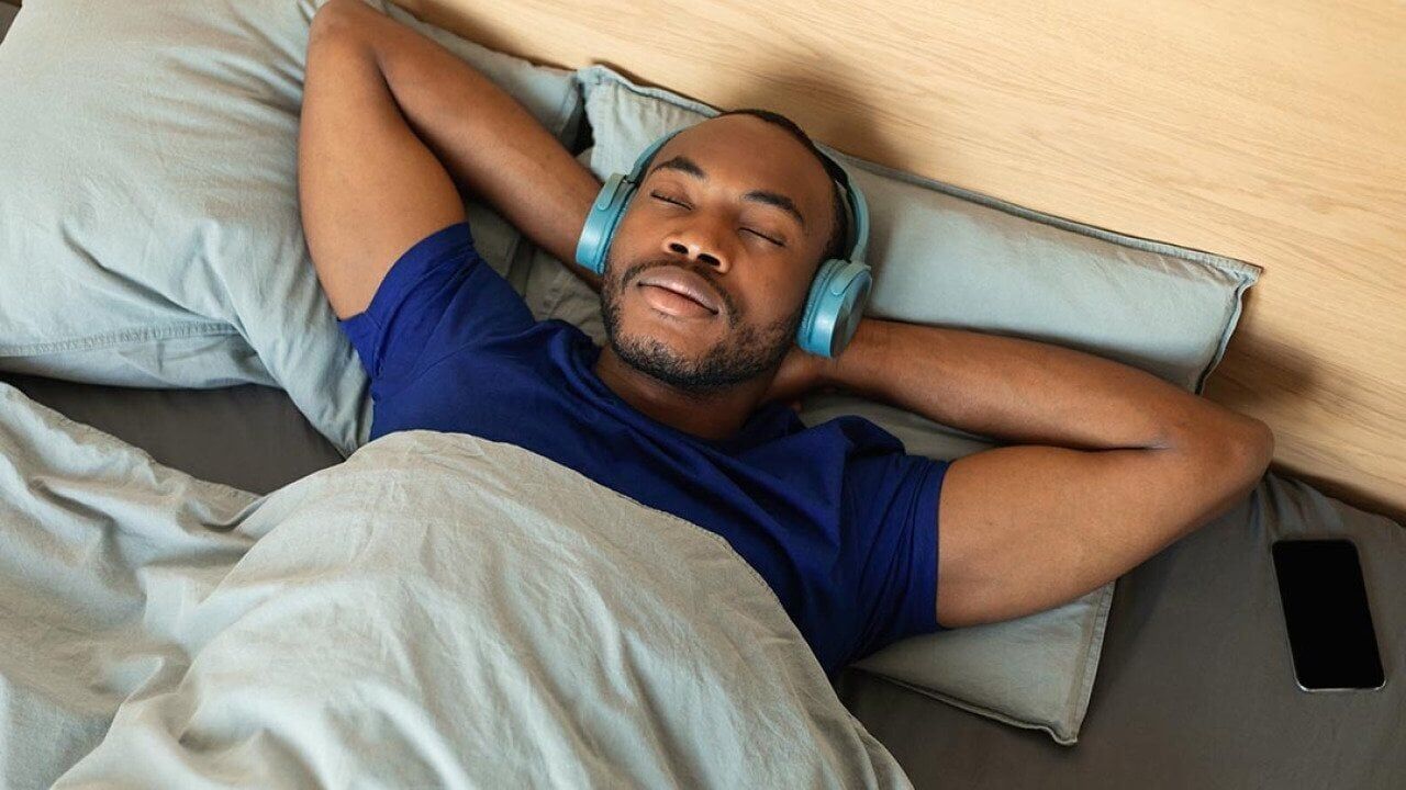 White noise, green noise, or pink noise: What’s the best color noise for sleep?