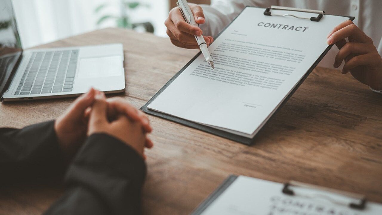 1 in 4 SMBs sign contracts as-is. Is your speed costing you?