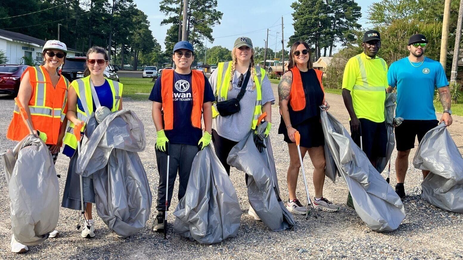 Keep Texarkana Beautiful volunteers