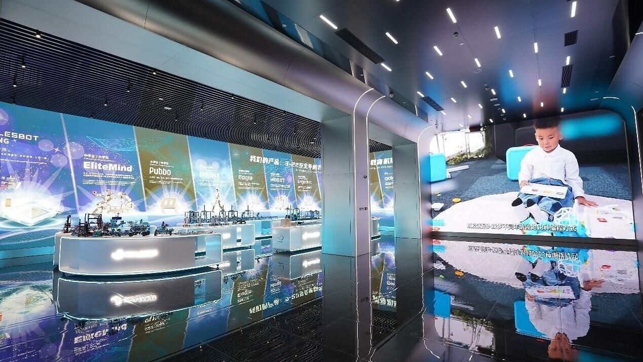 WhalesBot's recently launched AI+Robotics Exploration Center in Jiaxing, China
