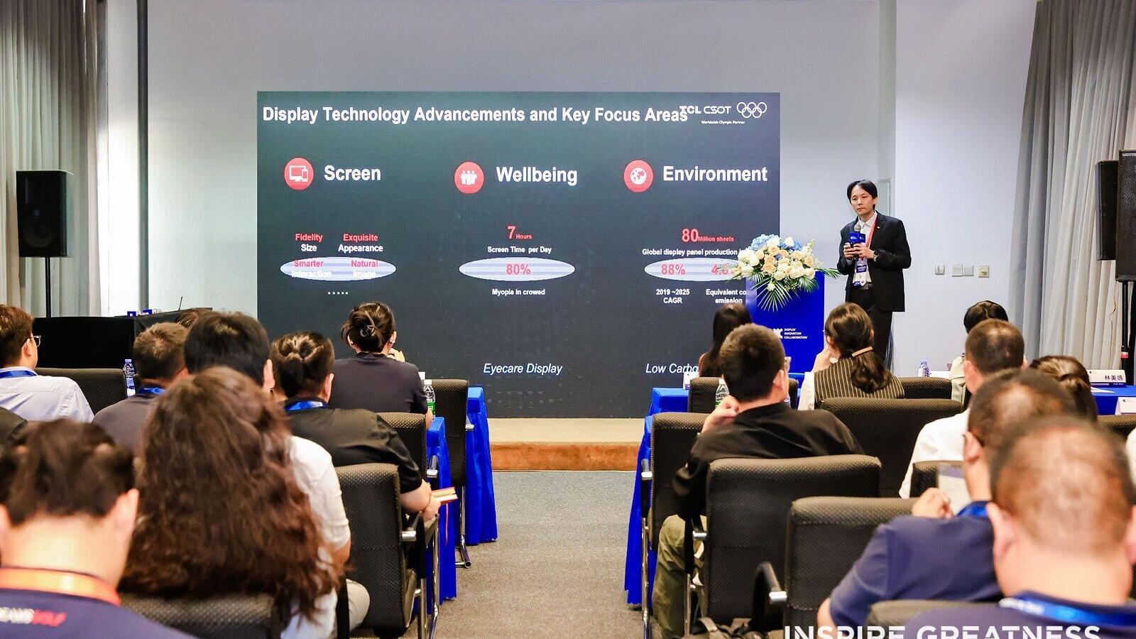Ming-Jong Jou, Chief of Technology Planning Center, R&amp;D Platform of TCL CSOT, delivering a speech
