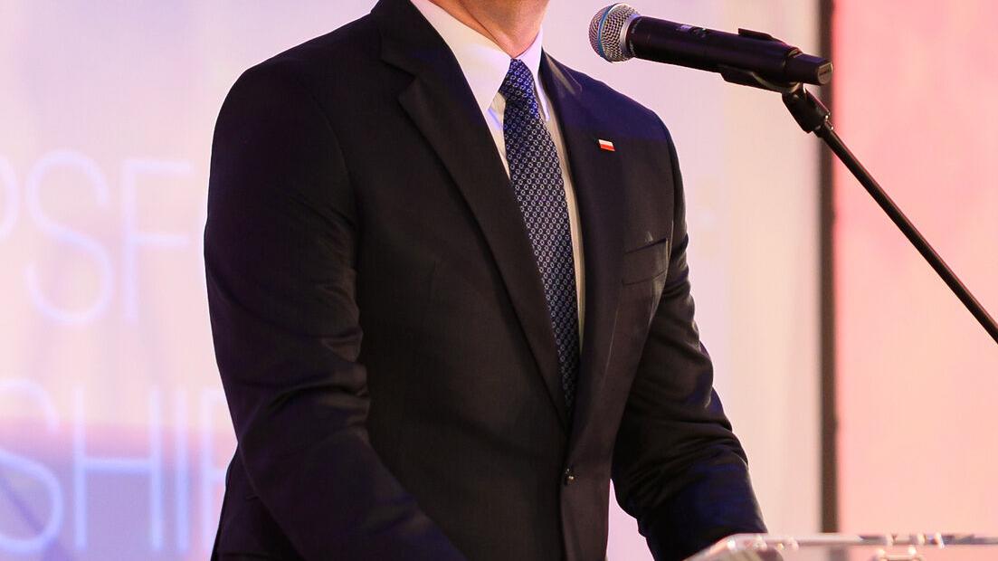 Former Polish President Andrzej Duda addresses scholarship recipients at a scholarship ceremony in New Jersey