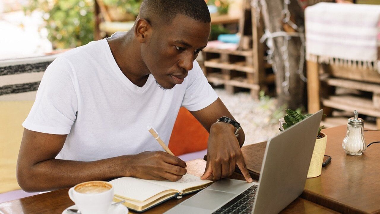 How to find summer jobs: Earn money and gain experience online