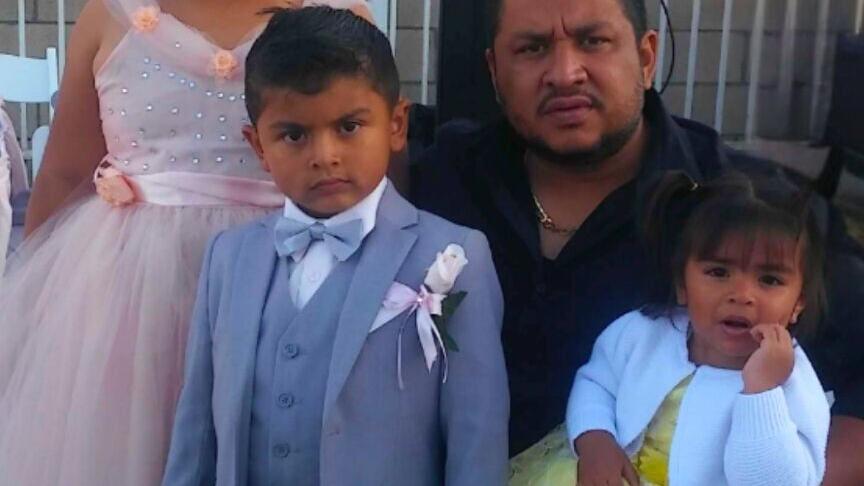 Wilmer Rubin Martinez Paredes and his children