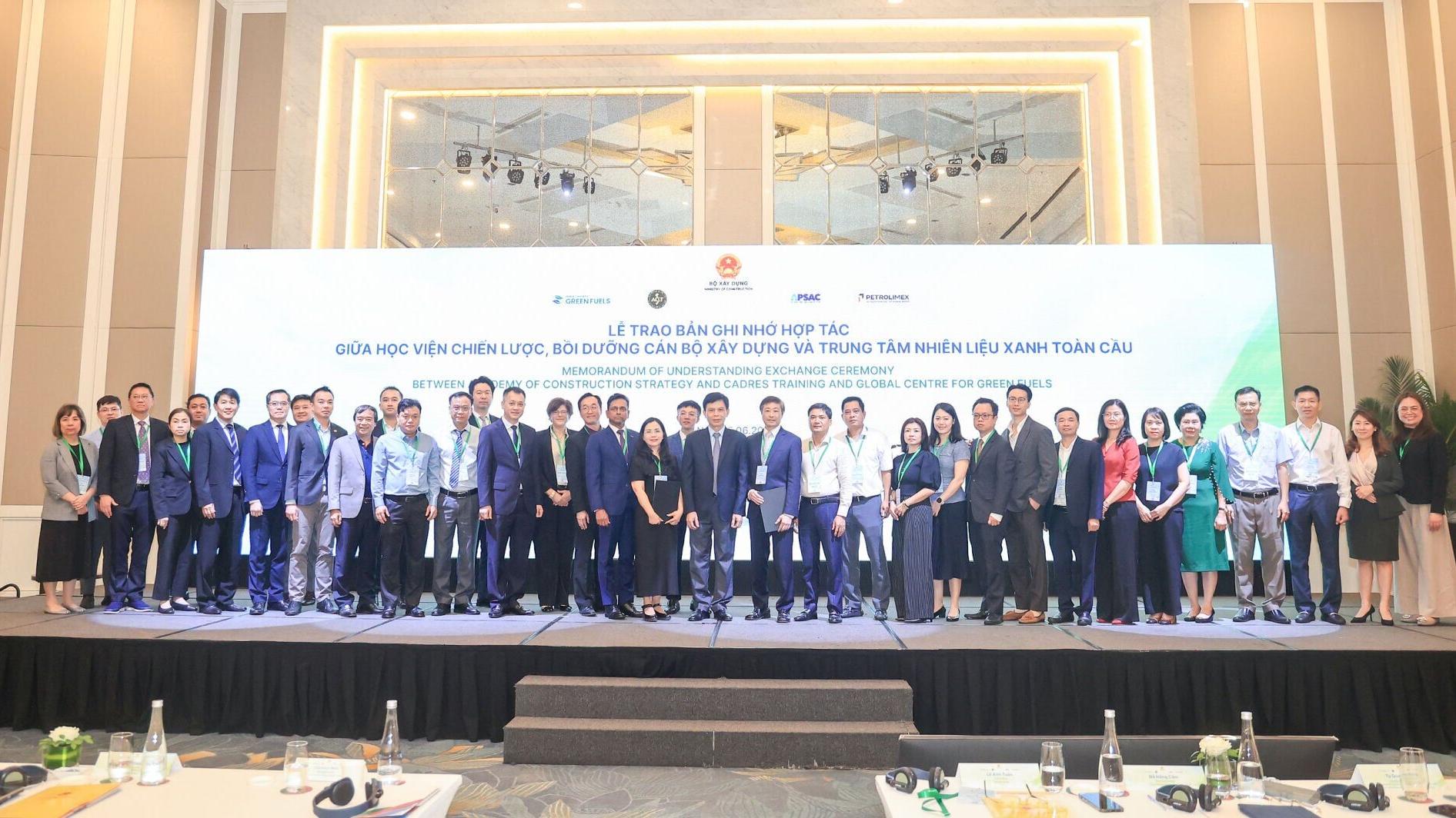 Representatives from the Ministry of Construction of Vietnam, the Vietnam Academy of Construction Strategy and Cadres Training (ACST), the Global Centre for Green Fuels (GCGF), the Asia Pacific Sustainable Aviation Centre (APSAC) and industry stakeholde...
