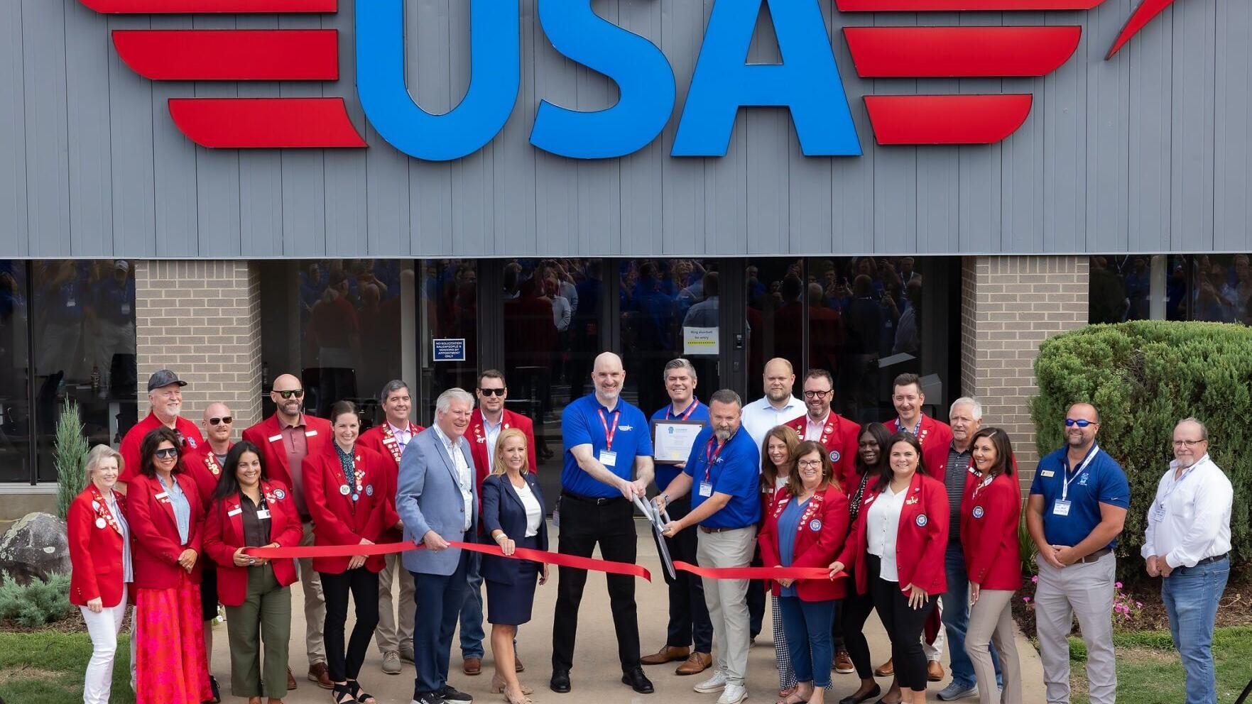 Pat McCabe, Hot Springs, AR Mayor, Leslie Rutledge, AR Lieutenant Governor, Keith Weinberger (Windows USA CEO), Matt Tischler (Windows USA CFO), &amp; Justin Cash (Windows USA COO), supported by a team from the Hot Springs Chamber of Commerce, cut the ribbo...