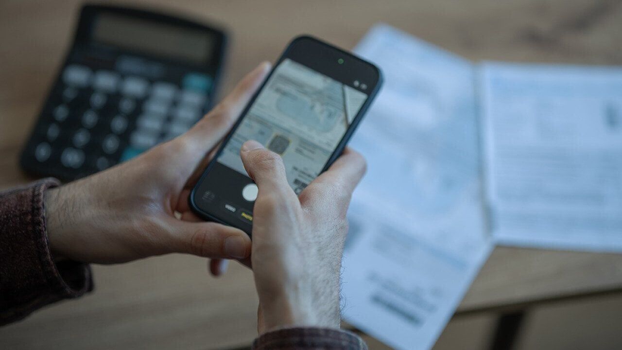 How to automate expense management with AI