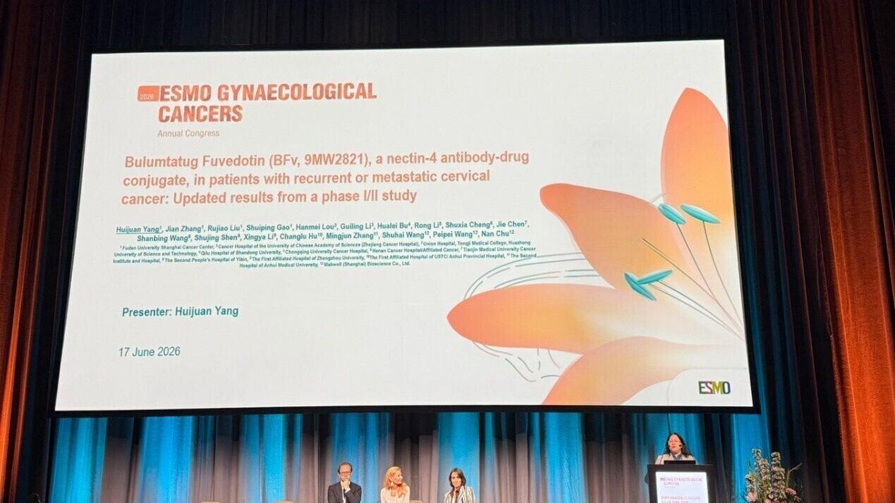 Prof. Yang Huijuan from Fudan University Shanghai Cancer Center delivered an in-depth oral presentation on behalf of the research team.