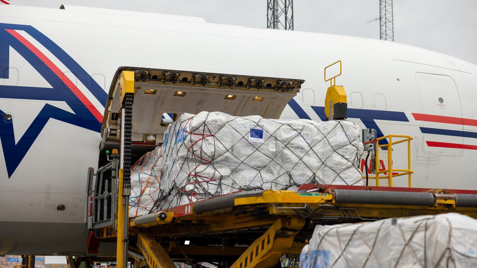 Aid bound for Venezuela is loaded in a cargo plane at UNICEF's global supply and logistics hub in Copenhagen (CNW Group/Canadian Unicef Committee)