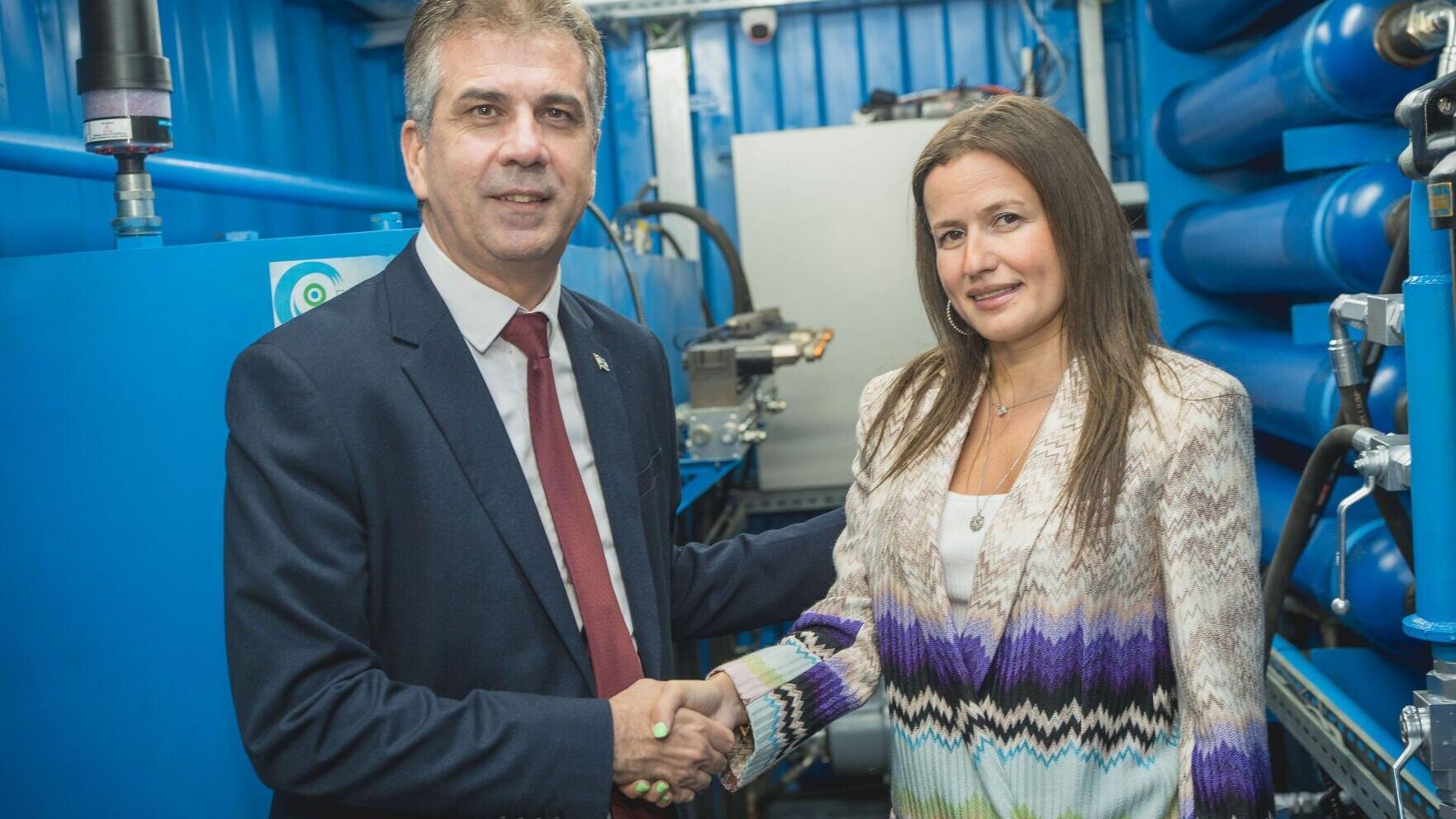 Eli Cohen, Minister of Energy and Inna Braverman, CEO of Eco Wave Power