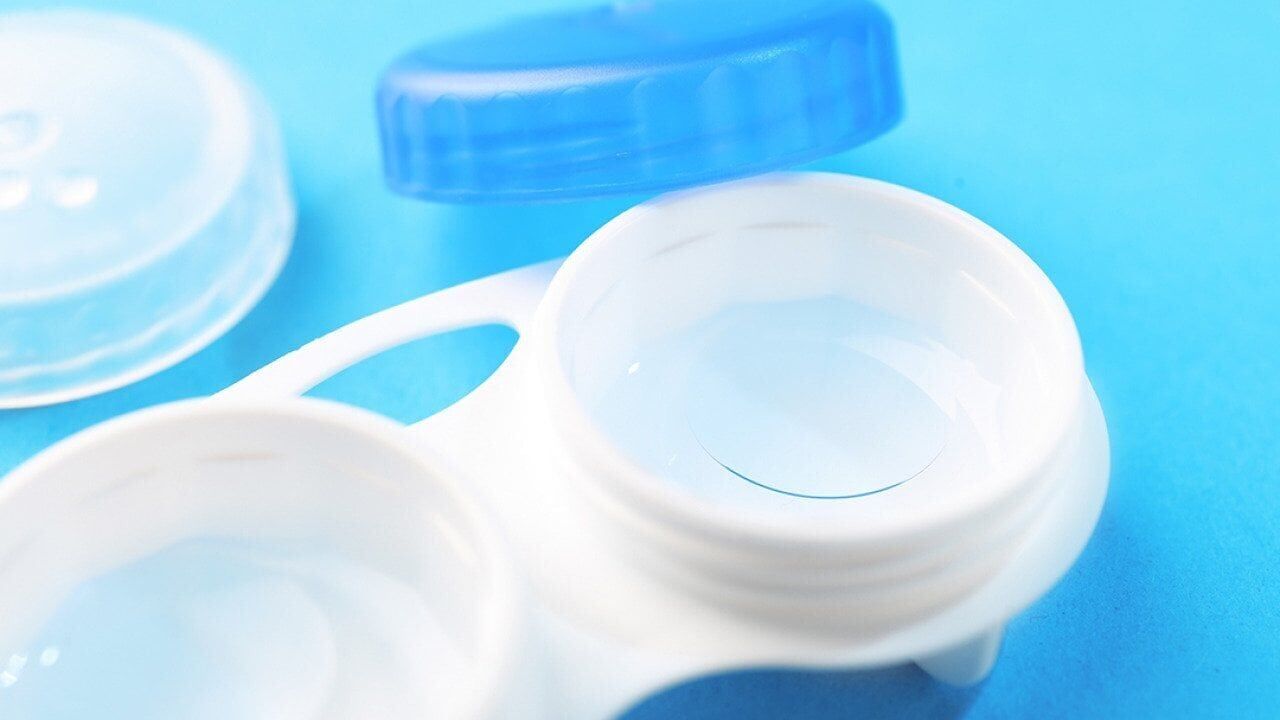 How to care for your contact lenses properly
