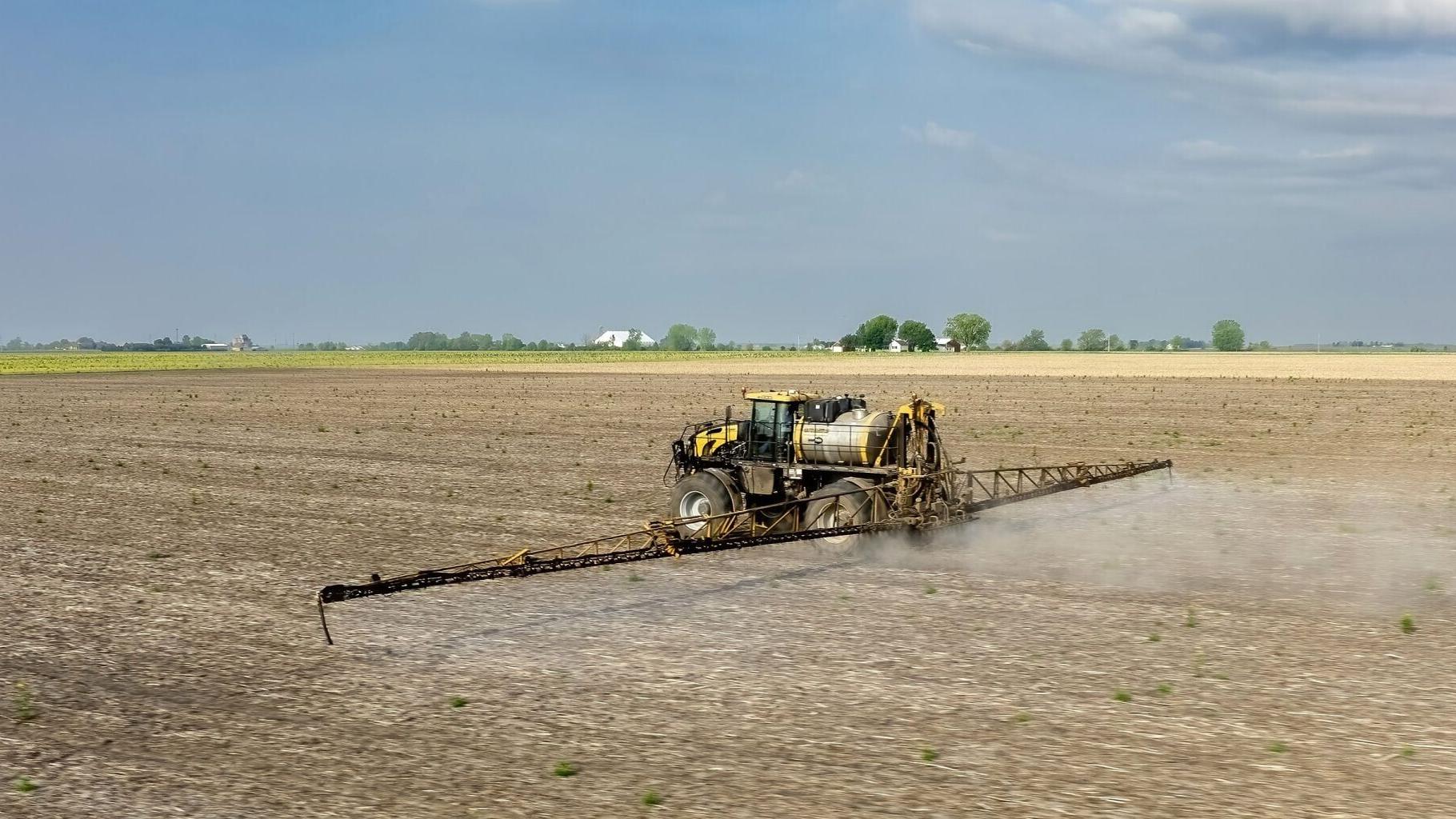 New research published in the Weed Technology online edition shows that a ban on the broad-spectrum herbicide glyphosate could cost Illinois farmers between $300M and $609 statewide among other potential difficulties. Photo by Jim Baltz, University of I...