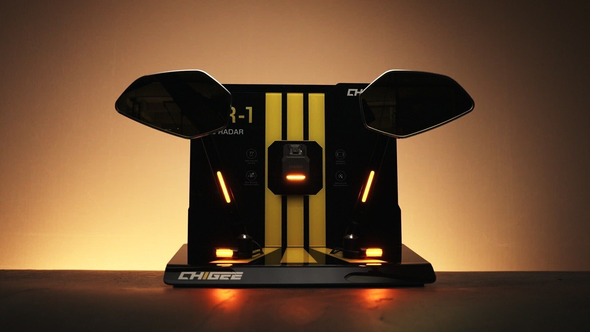 The complete CHIGEE SR-1 system, with integrated warning indicators.