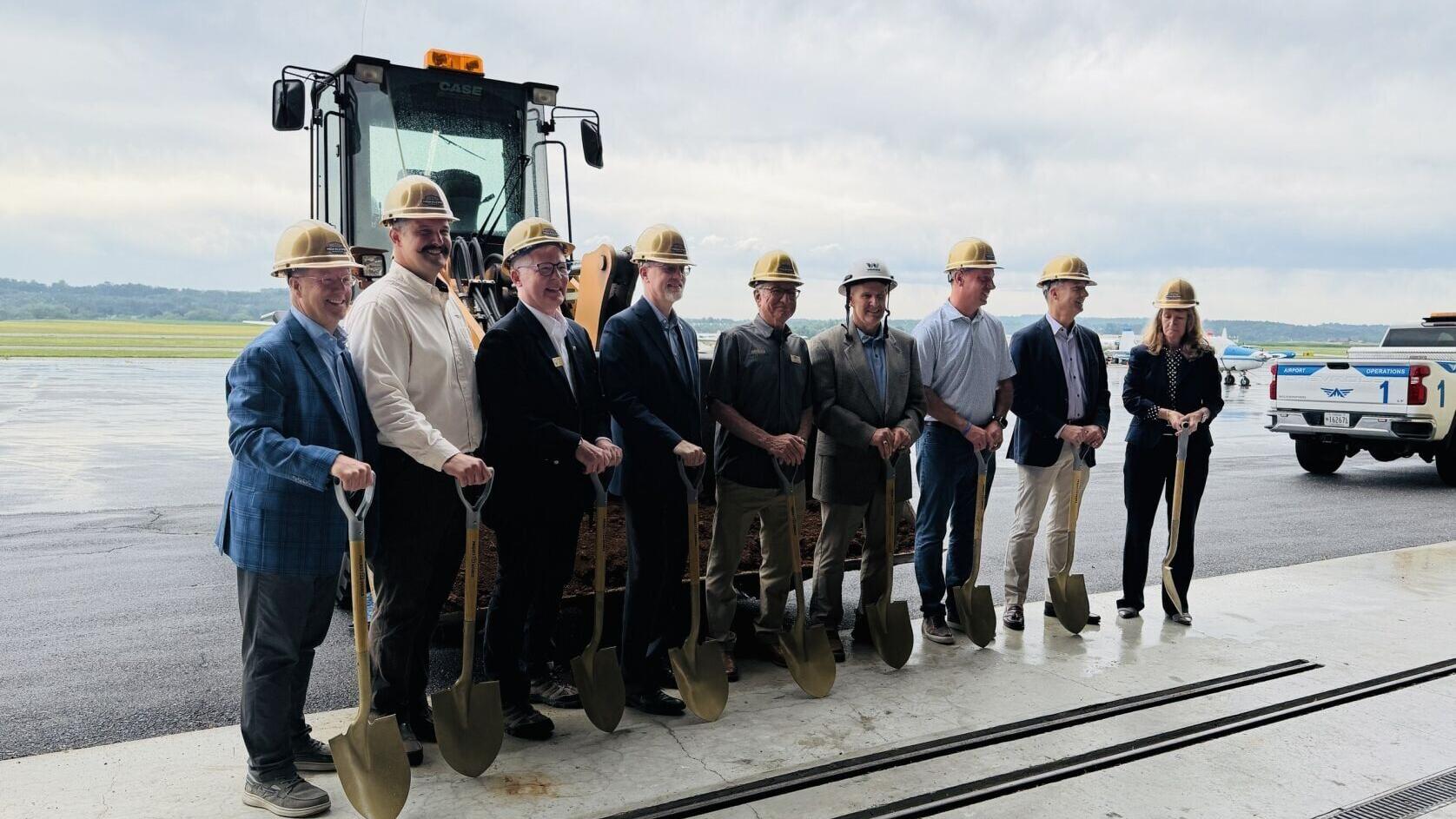 Left to right: Richard Griffin, Andrew Moore, Peter Bremh, Michael O’Connor, Kenny Hinkes, Randy Sibold, Joe Roetering, Norm Long, Jodie Bollinger. (Photo: Stephen Yeates/High Flying Hangars)