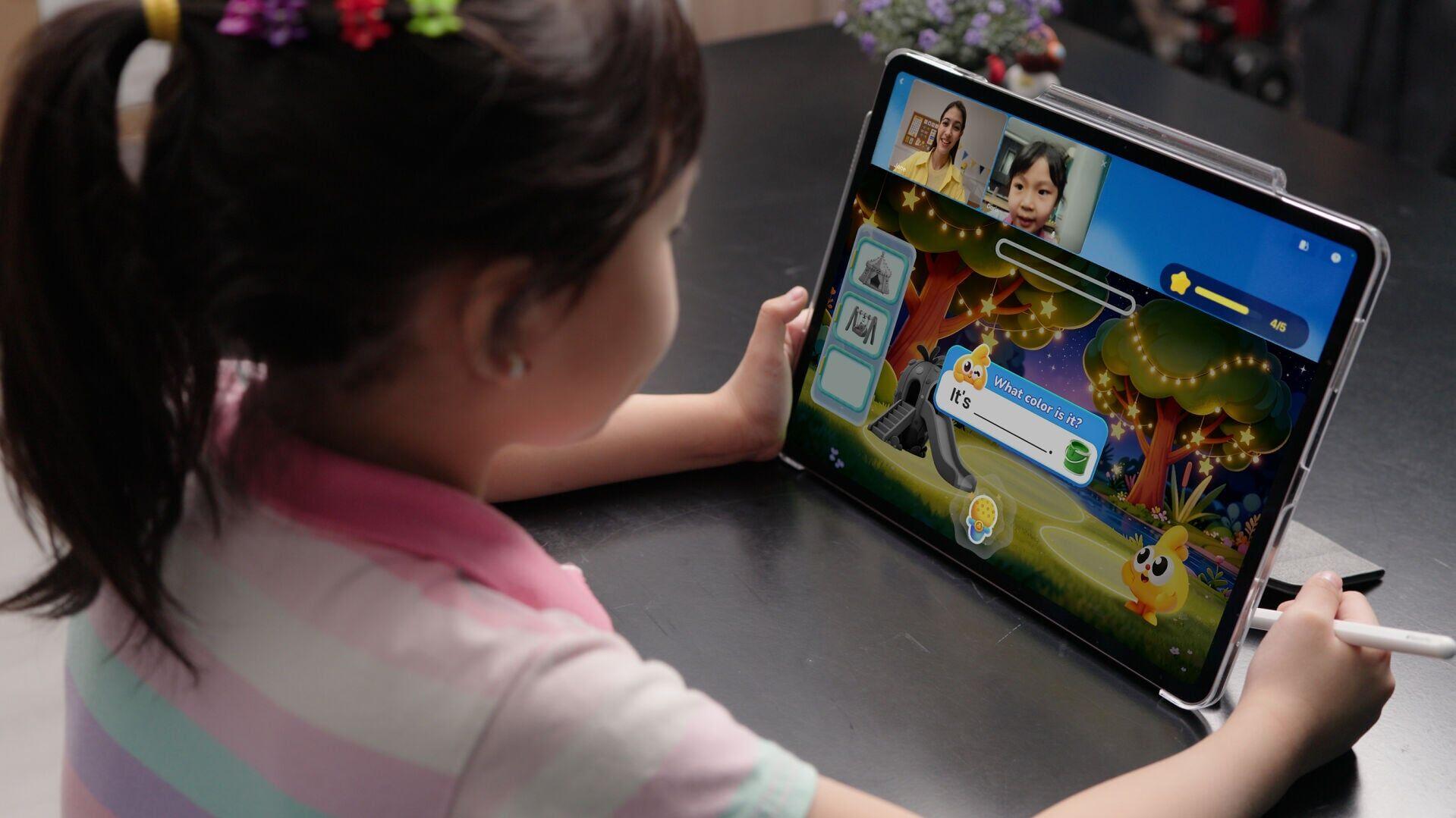A student attends a live online 1-on-1 English lesson on the 51Talk app.