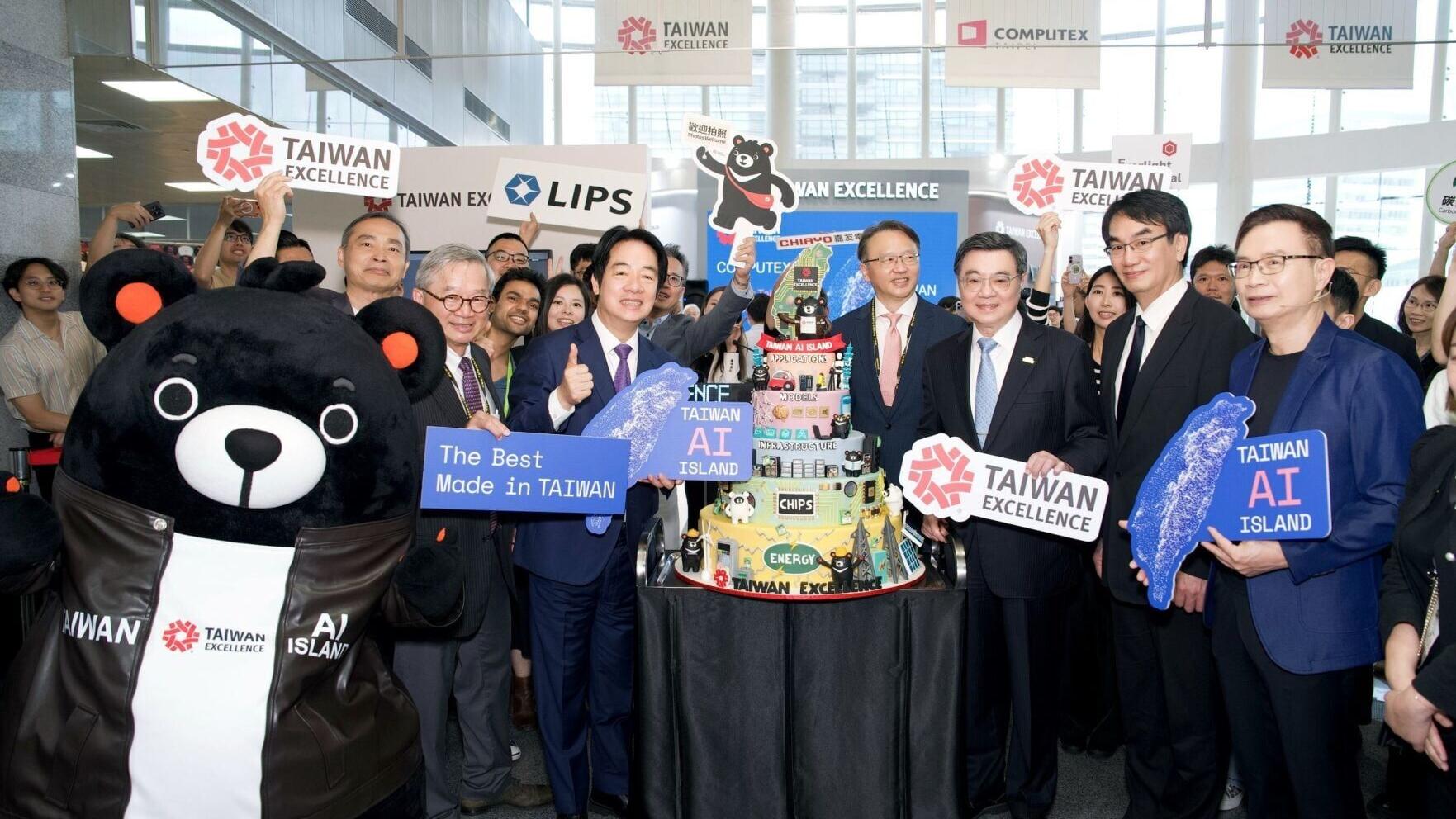 Cheng-Wen Wu, Minister of National Science and Technology Council, President Lai, Jason Chen, Chairman of Taipei Computer Association, CHO Jung-tai, Premier of Executive Yuan, Yi-Jing Lin, Minister of Ministry of Digital Affairs, and James C. F. Huang, ...