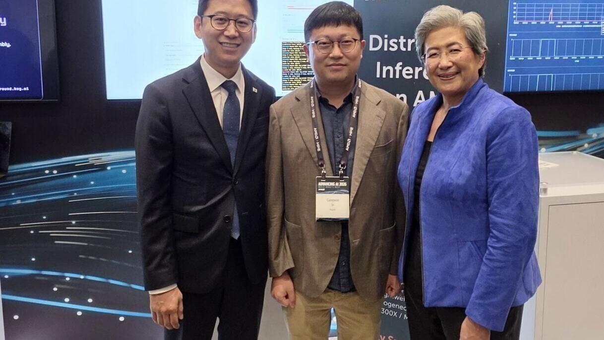AMD Chair and CEO Dr. Lisa Su and Deputy Prime Minister and Minister of Science and ICT Bae Kyung-hoon visit the MOREH booth at AMD Advancing AI 2026.