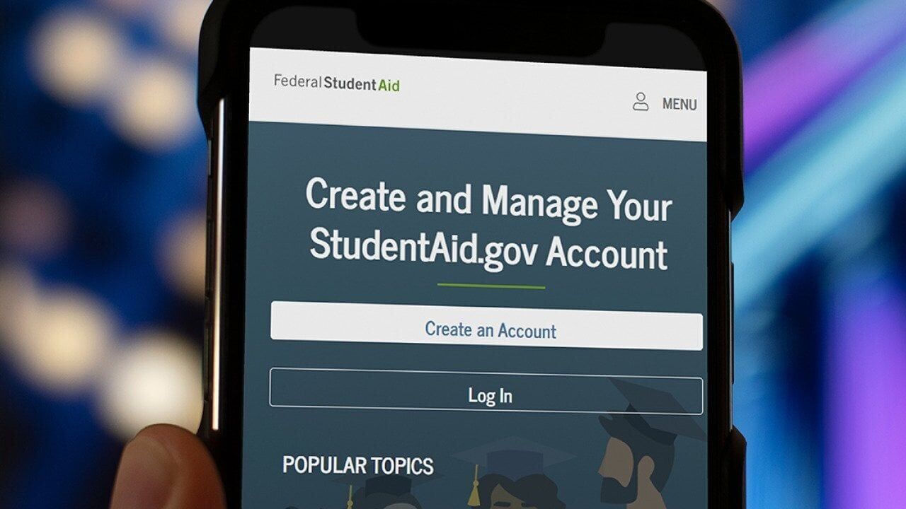 What are the different types of student loans you can use to pay for college?