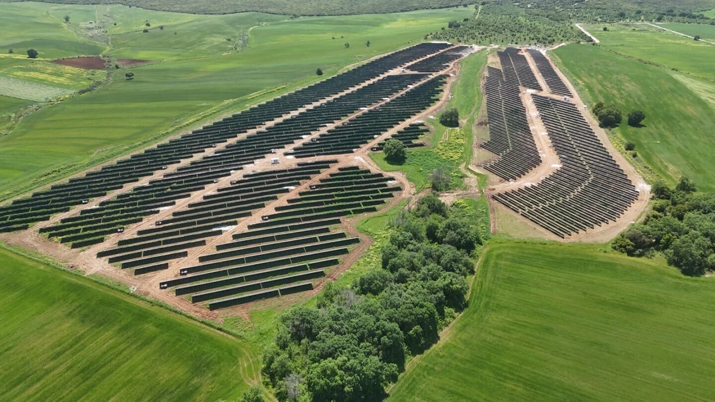 LONGi solar technology viewed from overhead at another FARIA RENEWABLES site.