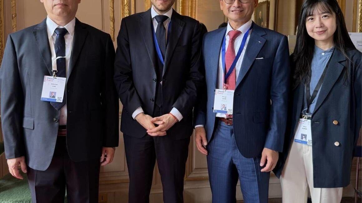Pictured (second from left): Laurent SUSTER, Chief of Staff to the French Minister of Industry, alongside Hongchen Chairman Chen Hung-li (second from right). Chen stated that the company's invitation to participate in Choose France 2026 signals Hongchen...