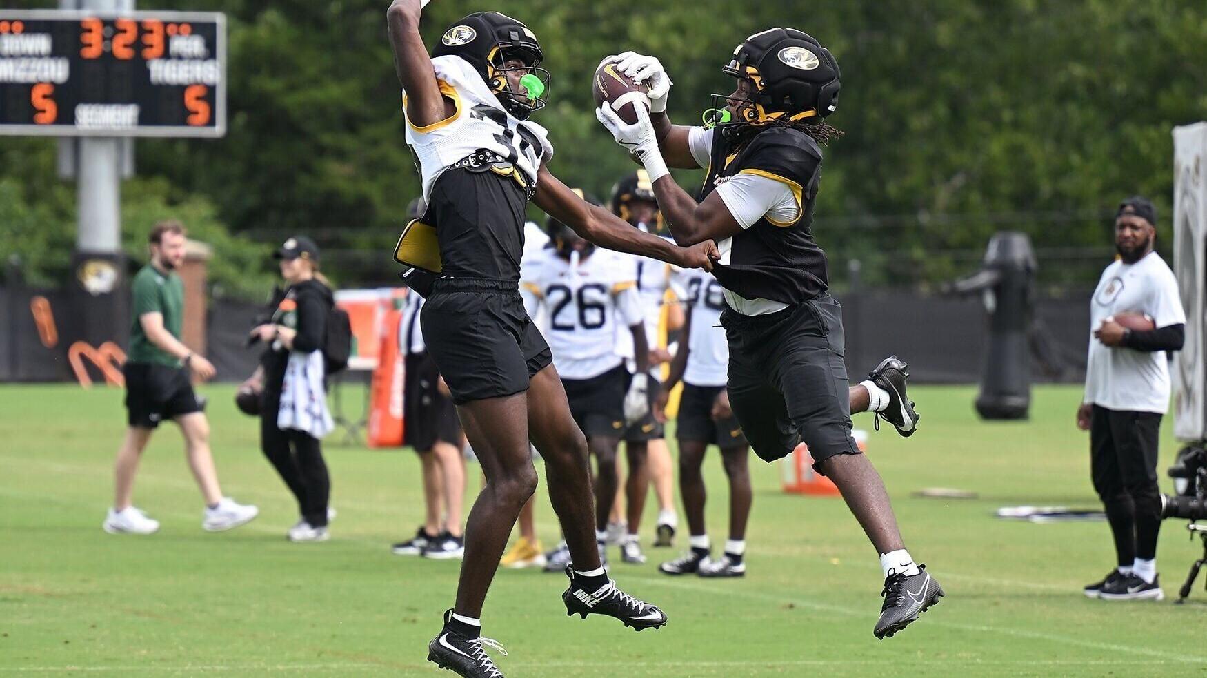 Mizzou wide out Jabari Brady (11), right, catches the pass