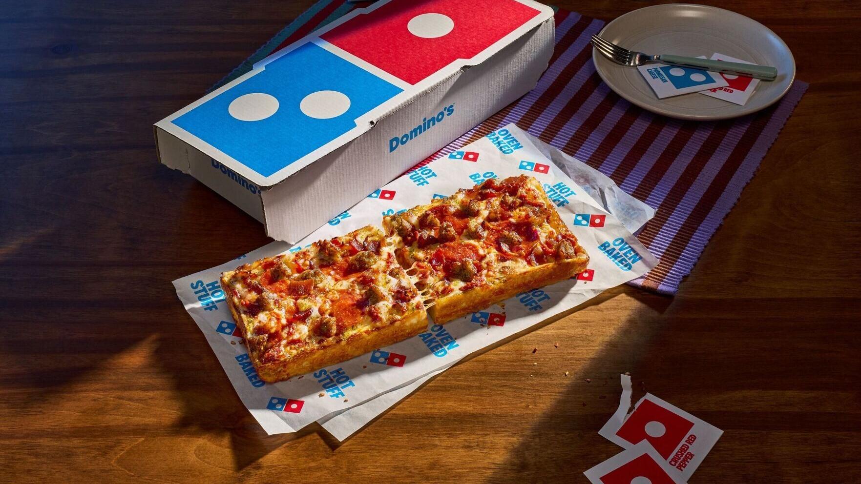 Domino's presenta la Domino: una pizza al estilo de Detroit para una persona, que saldrá a la venta en tiendas de todo el país el 31 de agosto.