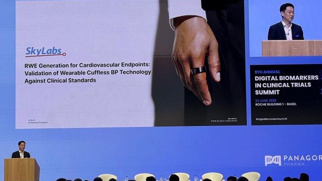 Sky Labs presents its ring-type blood pressure monitor, 'CART BP pro,' as a drug trial data platform at the 9th Digital Biomarkers in Clinical Trials Summit in Basel, Switzerland.