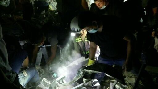 Colombian volunteers and rescuers clear rubble with their bare hands as they search for earthquake survivors