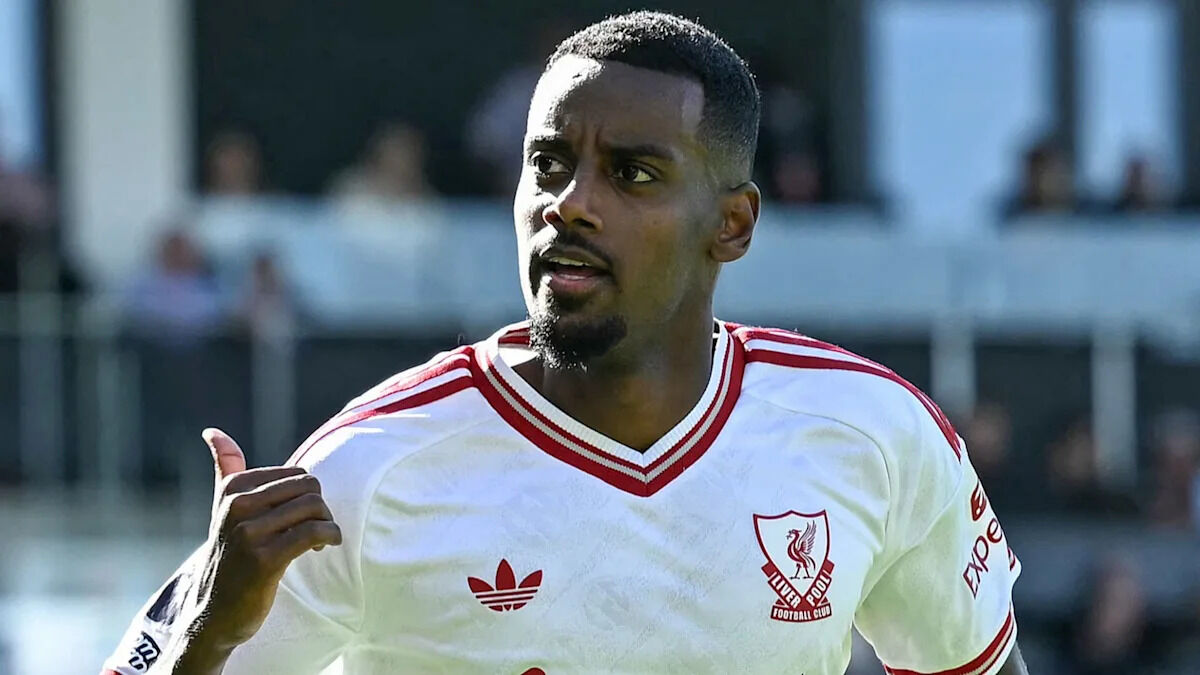 Will Alexander Isak score 20-plus goals this season? Liverpool legend Ray Houghton makes bold prediction &amp; explains why £125m striker looks different in 2026-27