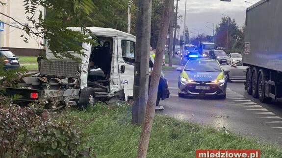 Poranne zderzenie na skrzyżowaniu. Obaj kierowcy twierdzili, że mieli zielone światło
