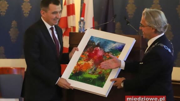 Majewski namalował obrazy dla prezydenta i posła. Impresja głogowska dla prezydenta. Kotlańska